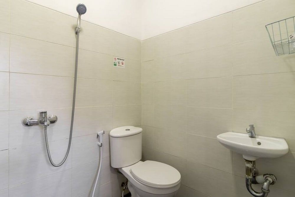 RedDoorz near Plaza Atrium Senen Double Room 8