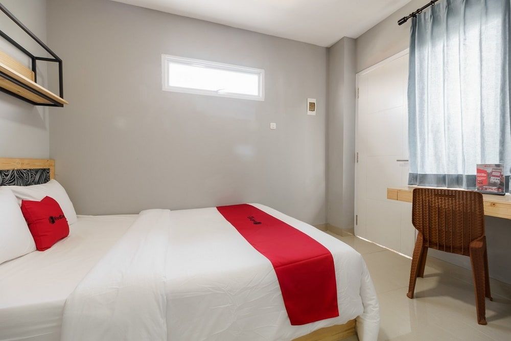 undefined RedDoorz near Plaza Atrium Senen 6