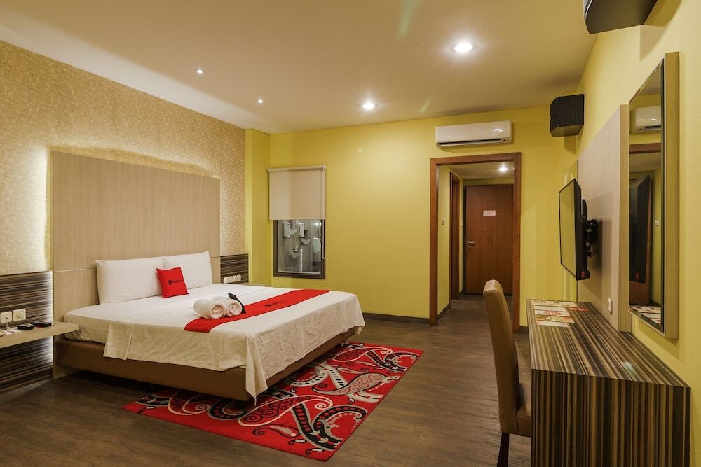 undefined RedDoorz Plus near Dunia Fantasi Ancol