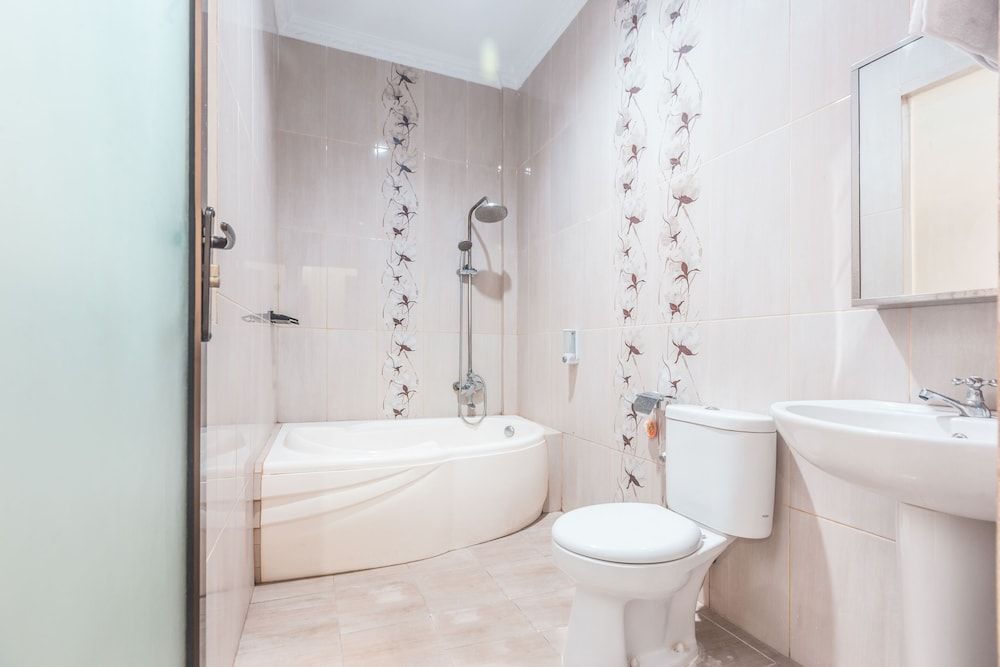 OYO 1667 Wisma Lux Barkah Deluxe Double Room 6