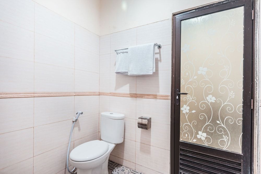 OYO 1667 Wisma Lux Barkah Standard Double Room 5