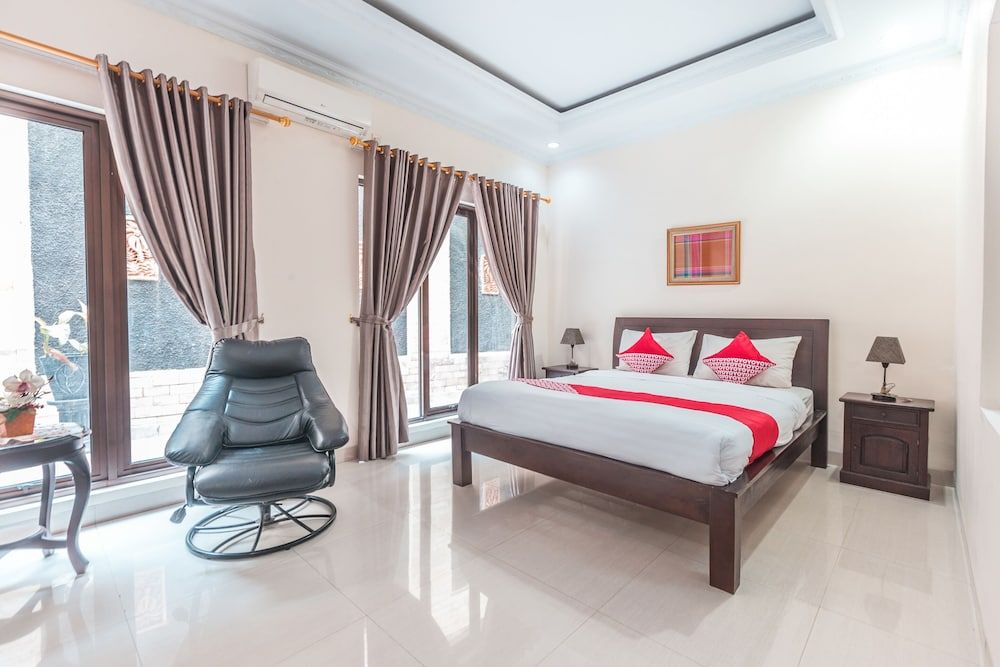 OYO 1667 Wisma Lux Barkah Deluxe Double Room 9