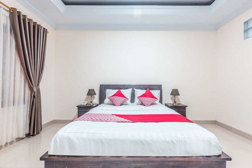 OYO 1667 Wisma Lux Barkah Standard Double Room 3