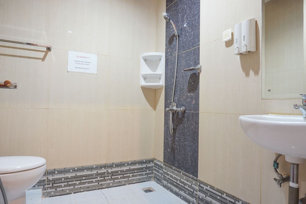 Residences by RedDoorz near Kemang Square Executive Room 4