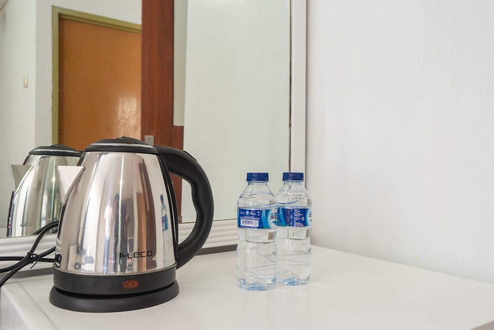 RedDoorz Plus @ Sawah Besar Deluxe Room 10