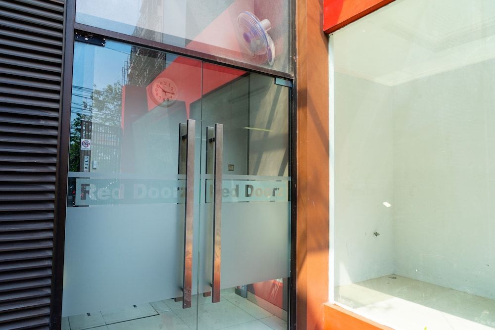 undefined RedDoorz Plus @ Sawah Besar 9