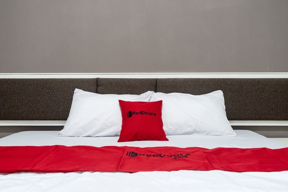 undefined RedDoorz Plus @ Sawah Besar 3