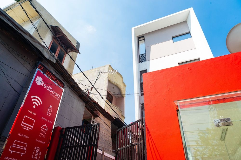 undefined RedDoorz Plus @ Sawah Besar 8