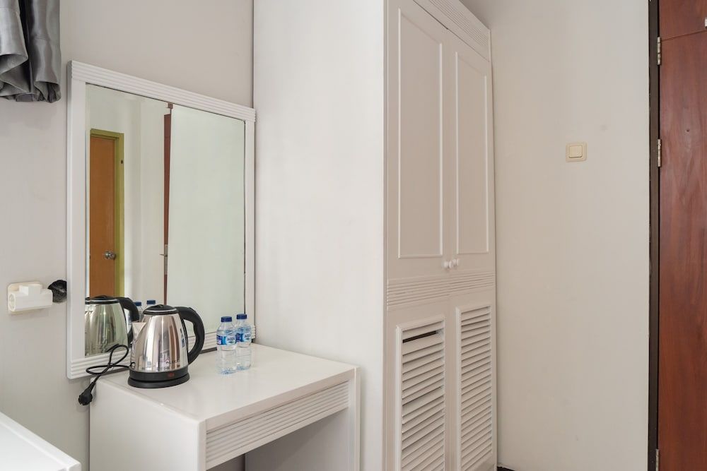 RedDoorz Plus @ Sawah Besar Deluxe Room 5