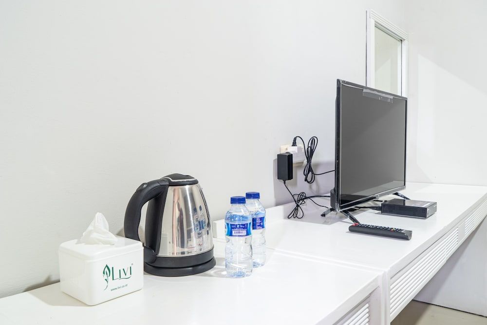 RedDoorz Plus @ Sawah Besar Deluxe Room 11