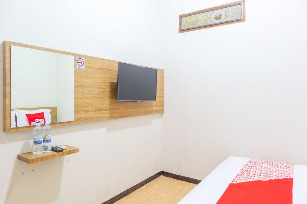 OYO 1690 Bright Batavia Near Gereja Kristen Kalam Kudus Mangga Besar Deluxe Double Room 13