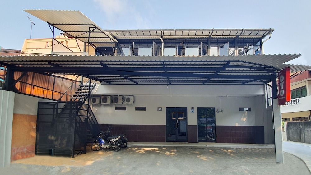 undefined OYO 1690 Bright Batavia Near Gereja Kristen Kalam Kudus Mangga Besar 5