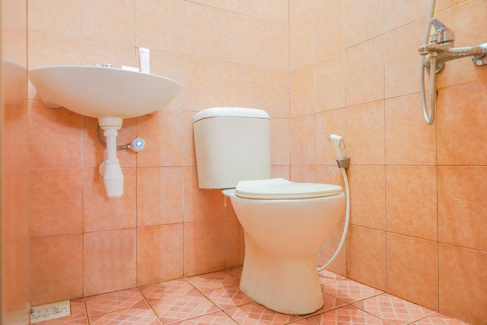 OYO 1690 Bright Batavia Near Gereja Kristen Kalam Kudus Mangga Besar Deluxe Double Room 14