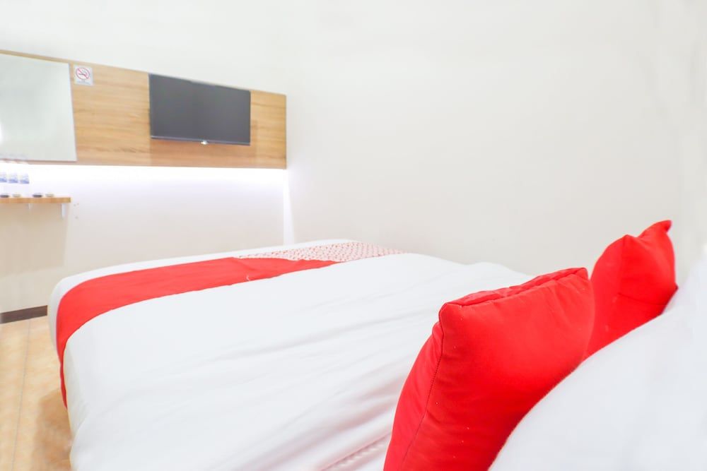 OYO 1690 Bright Batavia Near Gereja Kristen Kalam Kudus Mangga Besar Deluxe Double Room 9