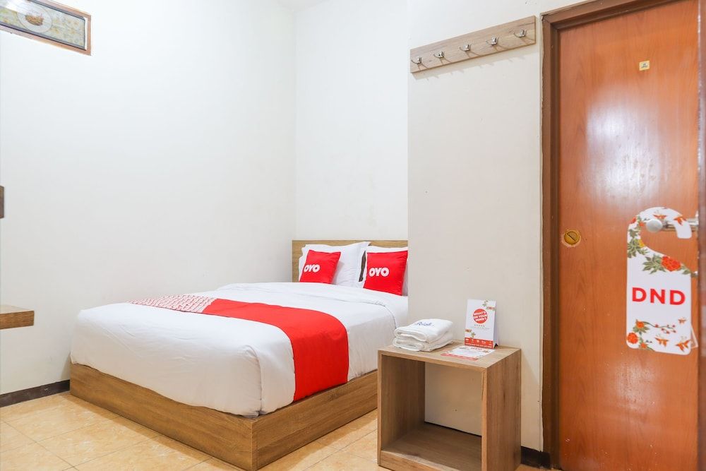 undefined OYO 1690 Bright Batavia Near Gereja Kristen Kalam Kudus Mangga Besar 9