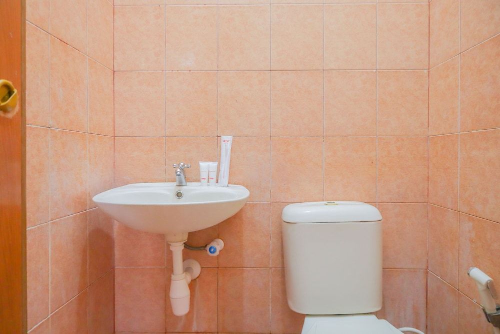 OYO 1690 Bright Batavia Near Gereja Kristen Kalam Kudus Mangga Besar Deluxe Double Room 20