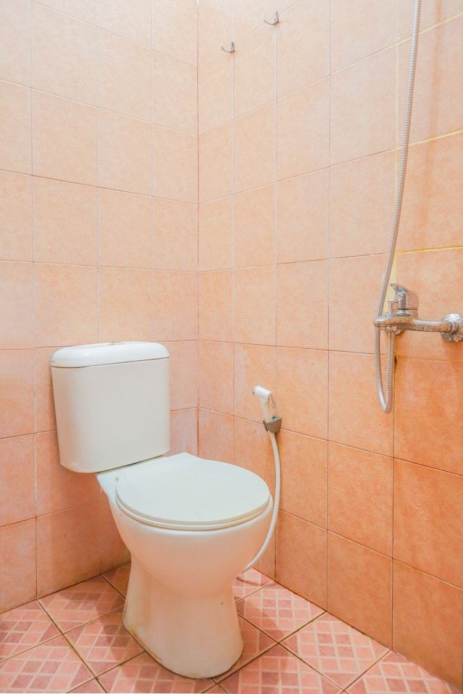 OYO 1690 Bright Batavia Near Gereja Kristen Kalam Kudus Mangga Besar Deluxe Double Room 17