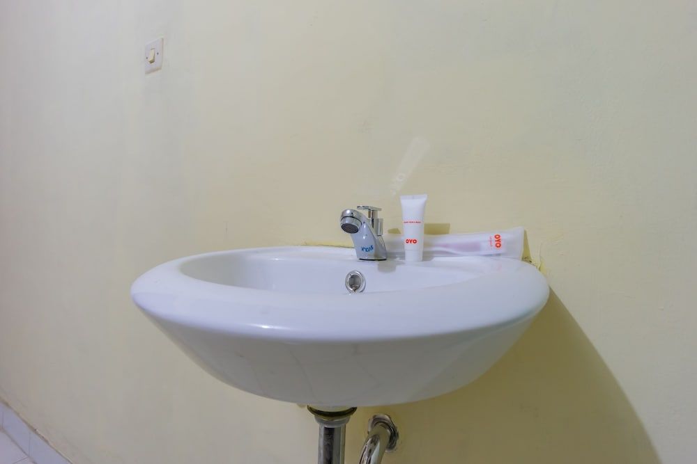 OYO 1801 Wisma Griya Indah Lestari Standard Double Room 8