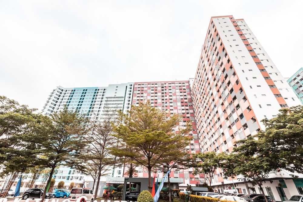 undefined OYO 2122 Qubic