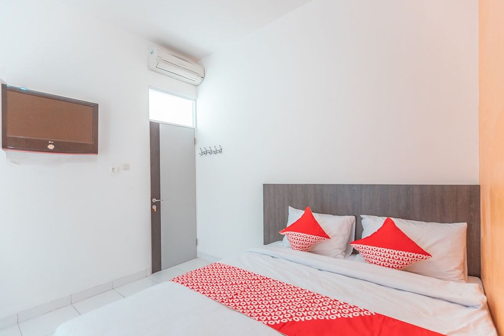 OYO 1907 Pangrango Residence Deluxe Double Room