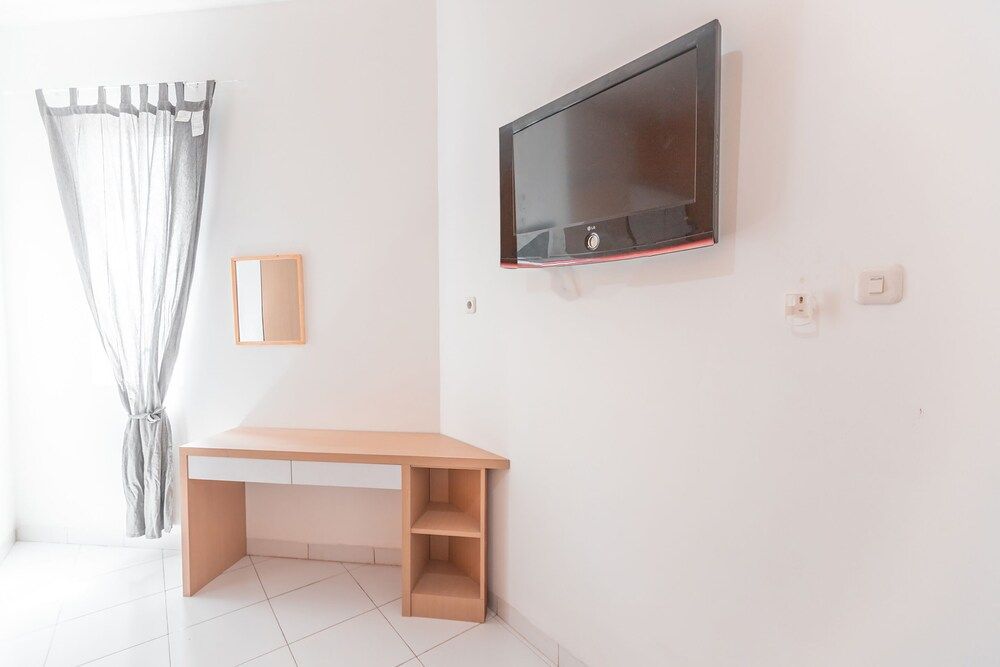 OYO 1907 Pangrango Residence Deluxe Double Room 5