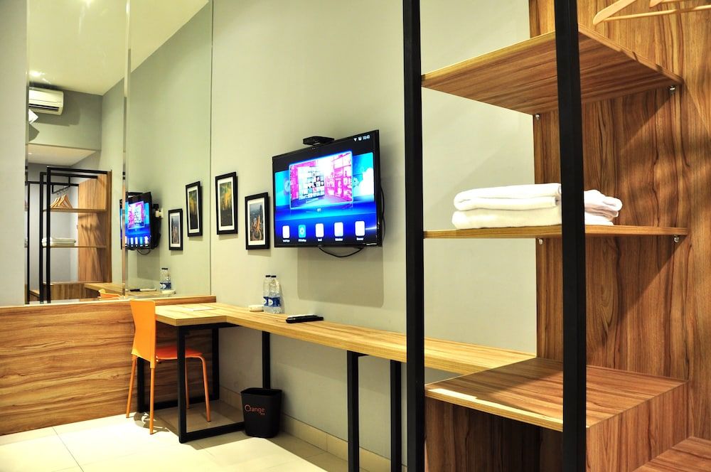 Orange Inn Hotel Mangga Besar Deluxe Double Room 17