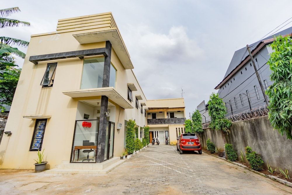 undefined OYO 2416 Griya Otista Syariah 3