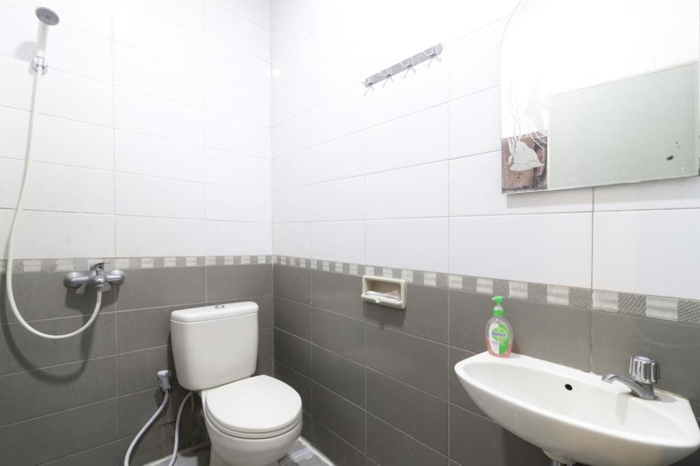 Hotel Gani Standard Room 8