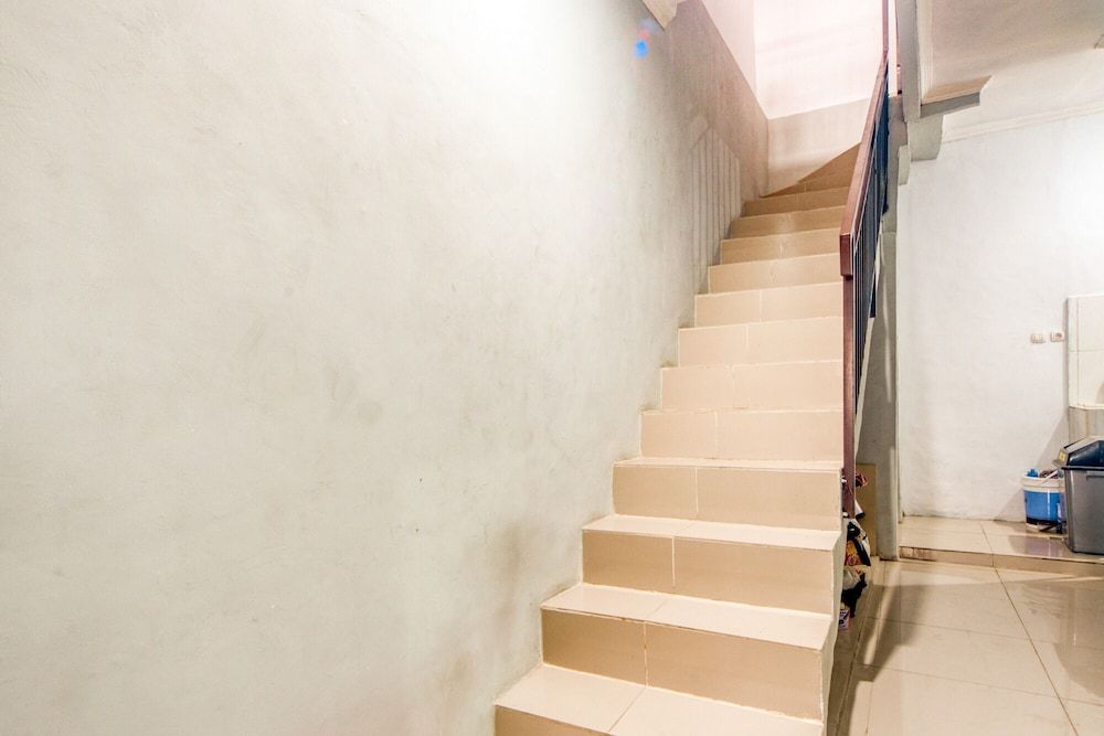 undefined RedDoorz near Graha Cijantung Mall 10