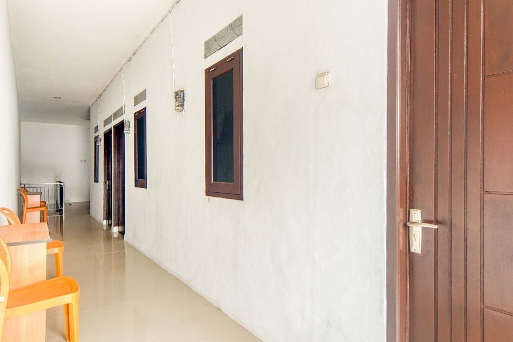 undefined RedDoorz near Graha Cijantung Mall 7