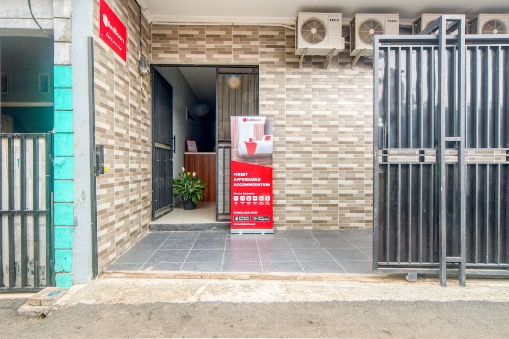undefined RedDoorz near Graha Cijantung Mall 3
