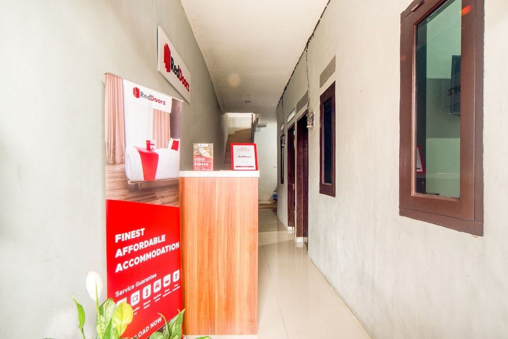 undefined RedDoorz near Graha Cijantung Mall 8
