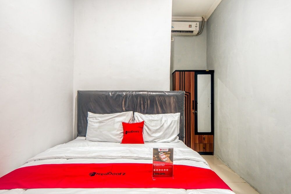 undefined RedDoorz near Graha Cijantung Mall 4