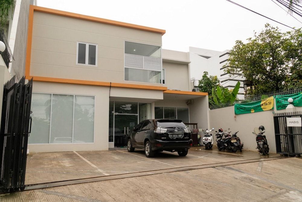 undefined RedDoorz near Lippo Mall Puri 3