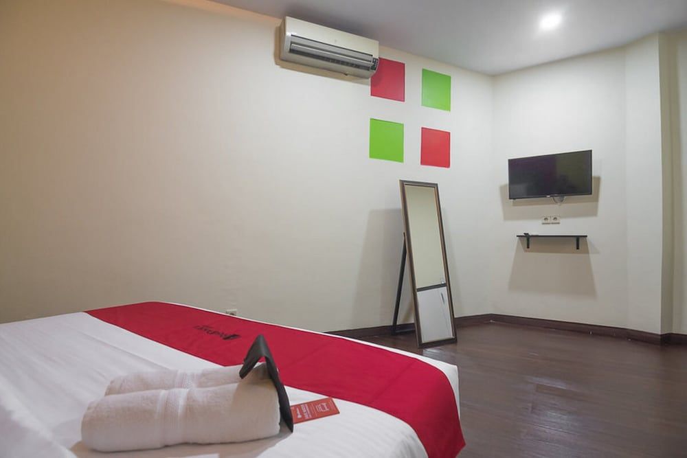 RedDoorz near ITC Mangga Dua Economy Double Room 3