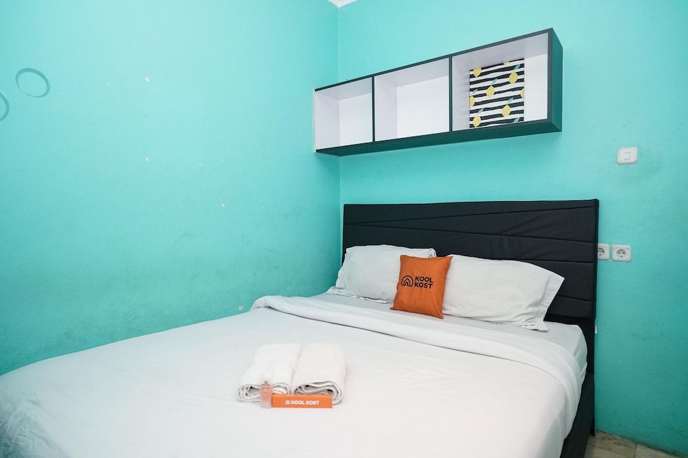 KoolKost near Universitas BINUS Standard Room