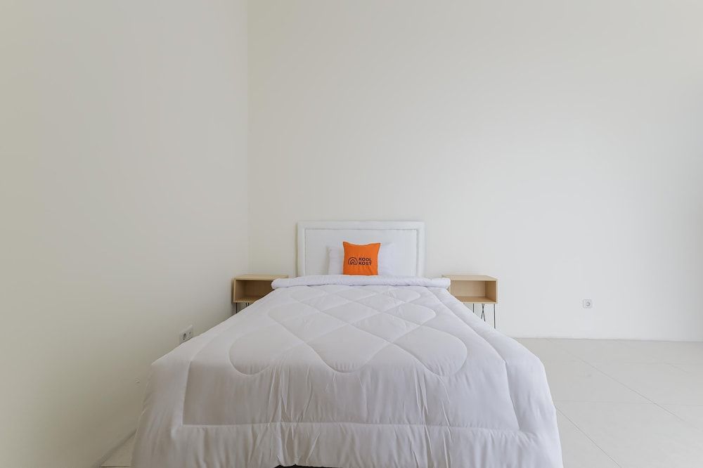 KoolKost near Gandaria City Mall Single Room 4