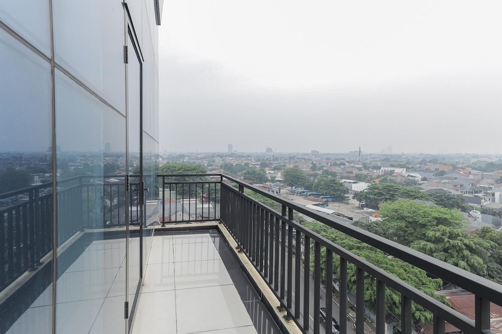 KoolKost near Gandaria City Mall Studio Suite 8