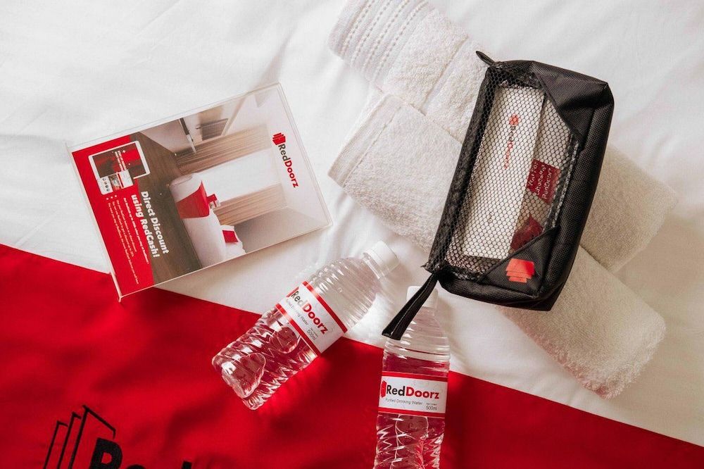 undefined RedDoorz Plus Syariah near Mall Pondok Indah 4