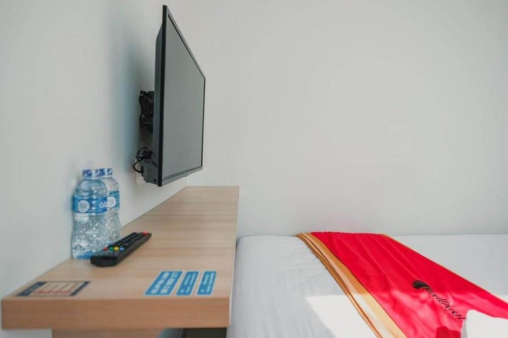 Reddoorz Plus Near Soekarno Hatta Airport Taman Mahkota Double Room 10
