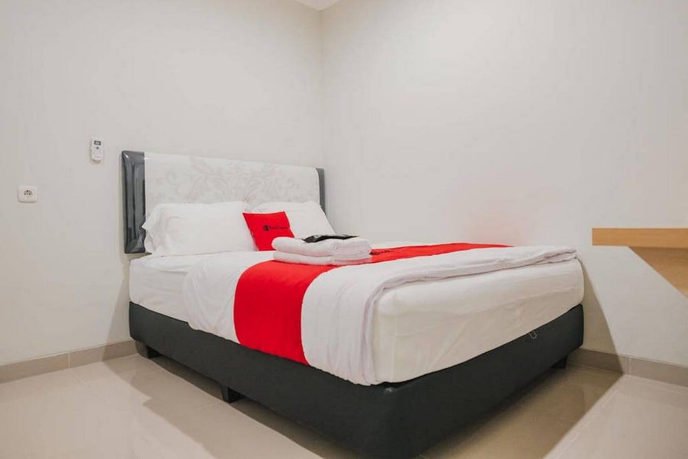 undefined Reddoorz Plus Near Soekarno Hatta Airport Taman Mahkota 2