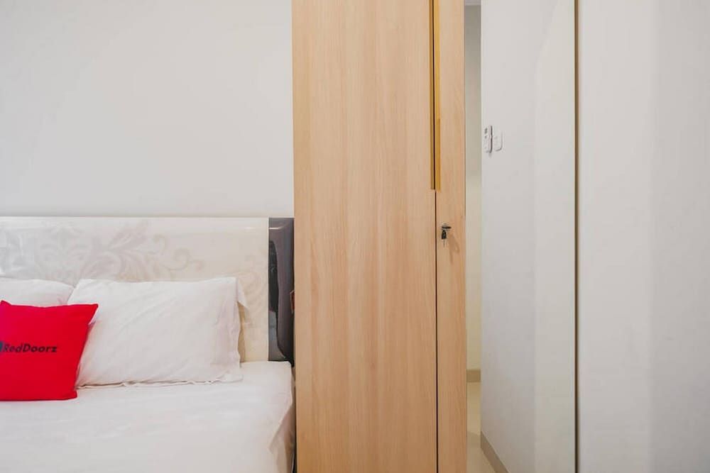 Reddoorz Plus Near Soekarno Hatta Airport Taman Mahkota Double Room 9