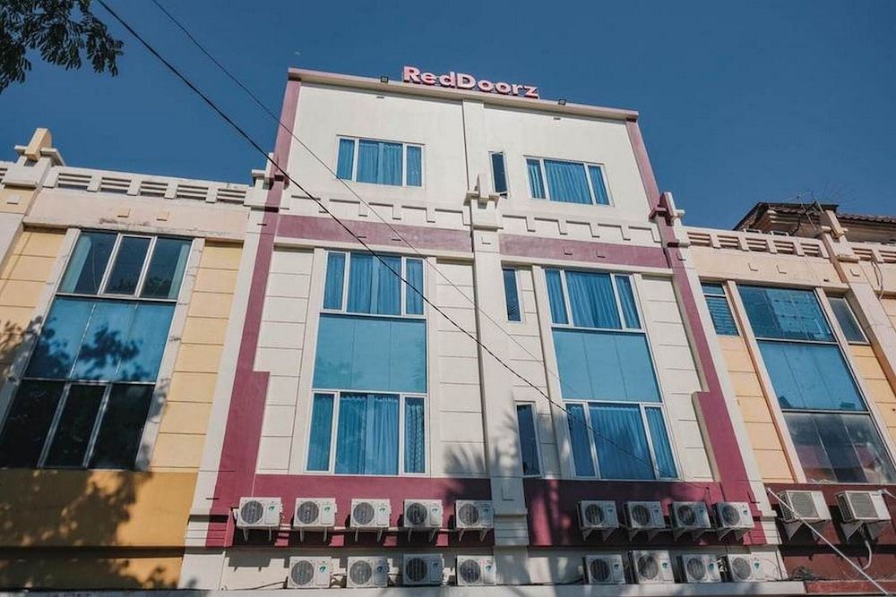 undefined Reddoorz Plus Near Soekarno Hatta Airport Taman Mahkota 4