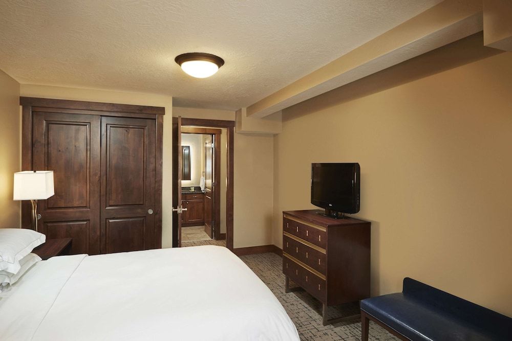 Suite, 3 Bedrooms