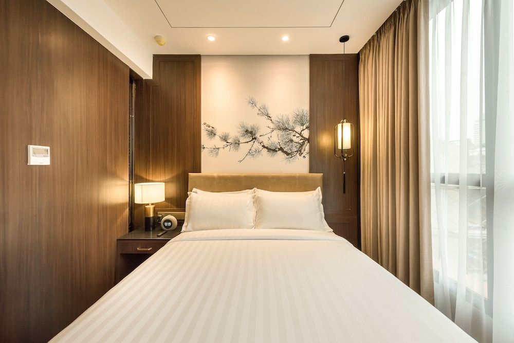 Deluxe View Queen Room