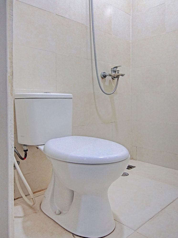 Capital O 90432 Family Residence Near SCBD, Ciwalk, Mall Casablanca Deluxe Double Room 5