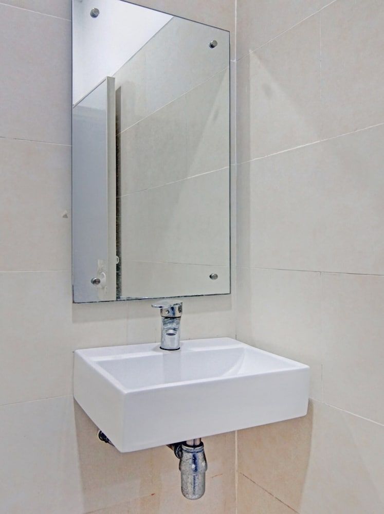 Capital O 90432 Family Residence Near SCBD, Ciwalk, Mall Casablanca Deluxe Double Room 4