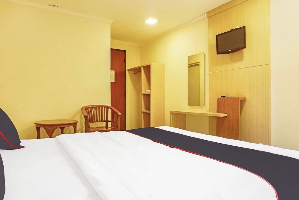 Collection O 91409 Hotel Fiducia Otista 153 - 157 Standard Double Room 2