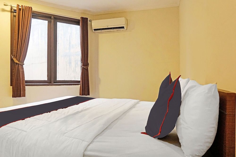 Collection O 91409 Hotel Fiducia Otista 153 - 157 Standard Double Room 6