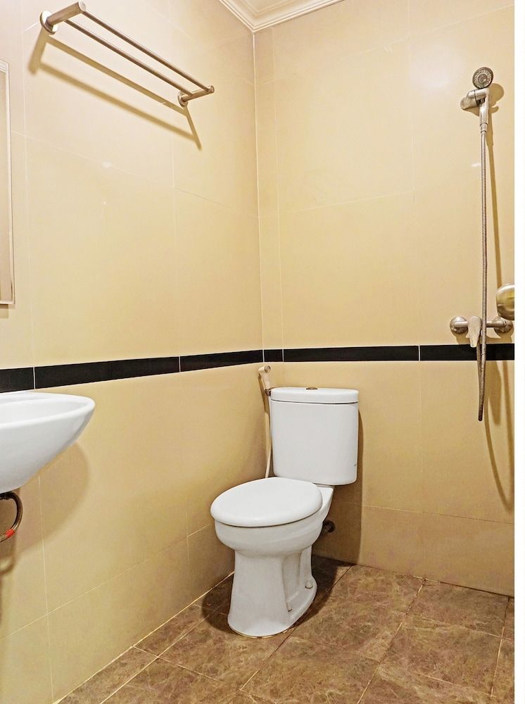 Collection O 91409 Hotel Fiducia Otista 153 - 157 Standard Twin Room 9